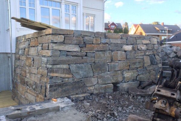 Mur og trapp 18